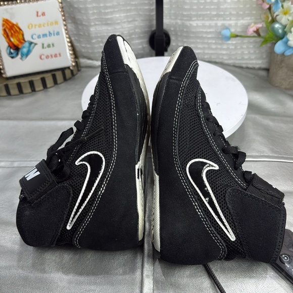 (N1) Nike Kids Black and White High-Top Sneakers, Sz 2Y - Picture 7 of 10